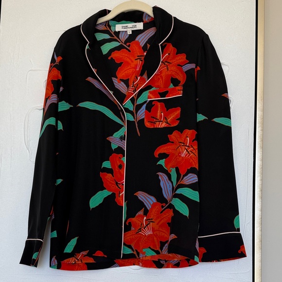 Diane Von Furstenberg Silk Black Floral Button-Up Shirt with Red Lily Print